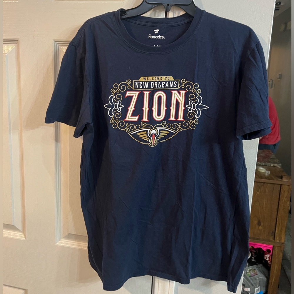 Fanatics New Orleans pelican Zion  navy blue size large T-shirt women’s